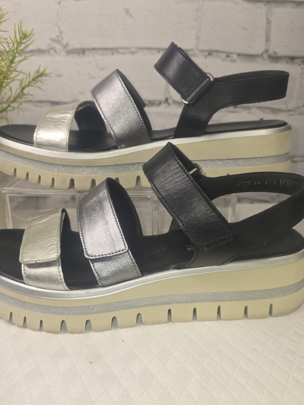 GABOR BILLIE PEWTER\BLACK METALLIC TRIPLE STRAP PLATFORM SANDAL WOMENS 7.5